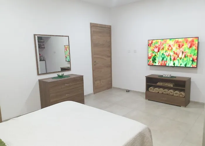 Modern Apartment In Central Bugibba